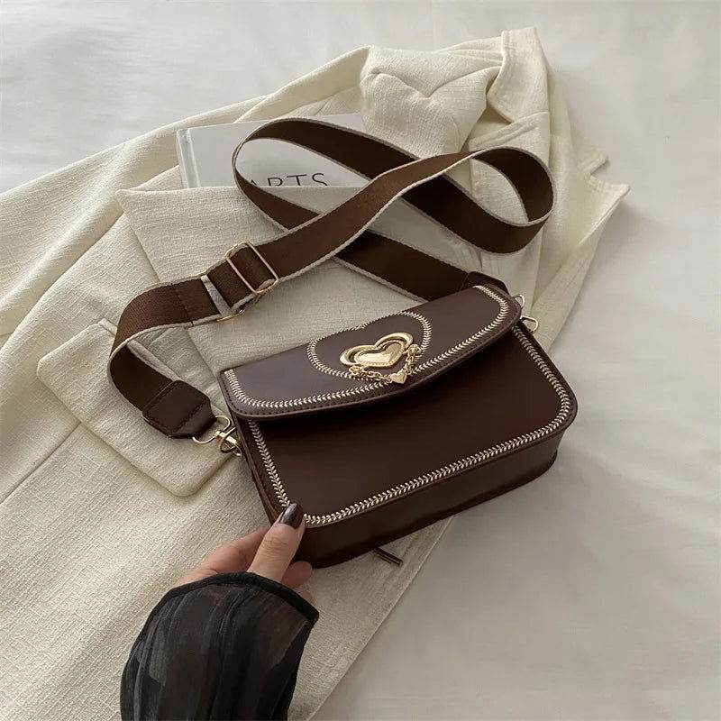 Bolso con solapa de corazón - Kamivashop