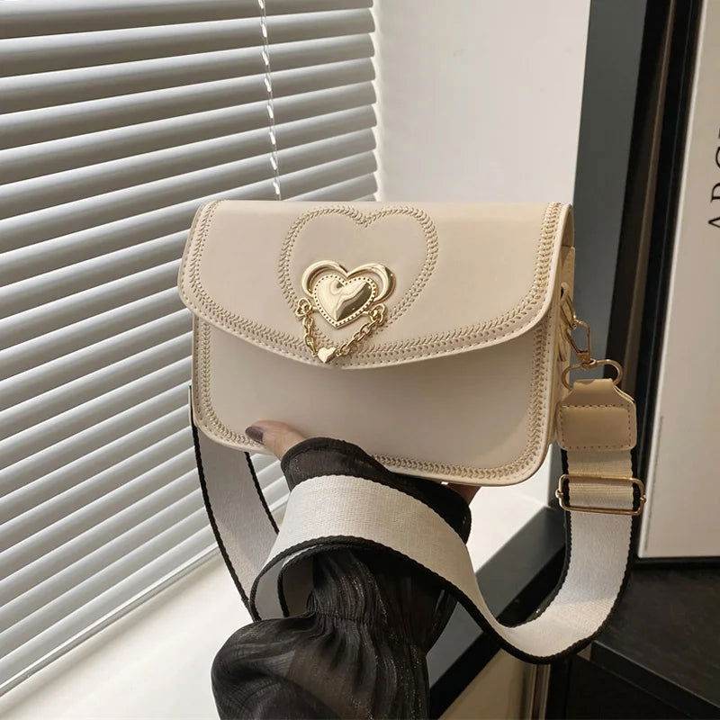 Bolso con solapa de corazón - Kamivashop