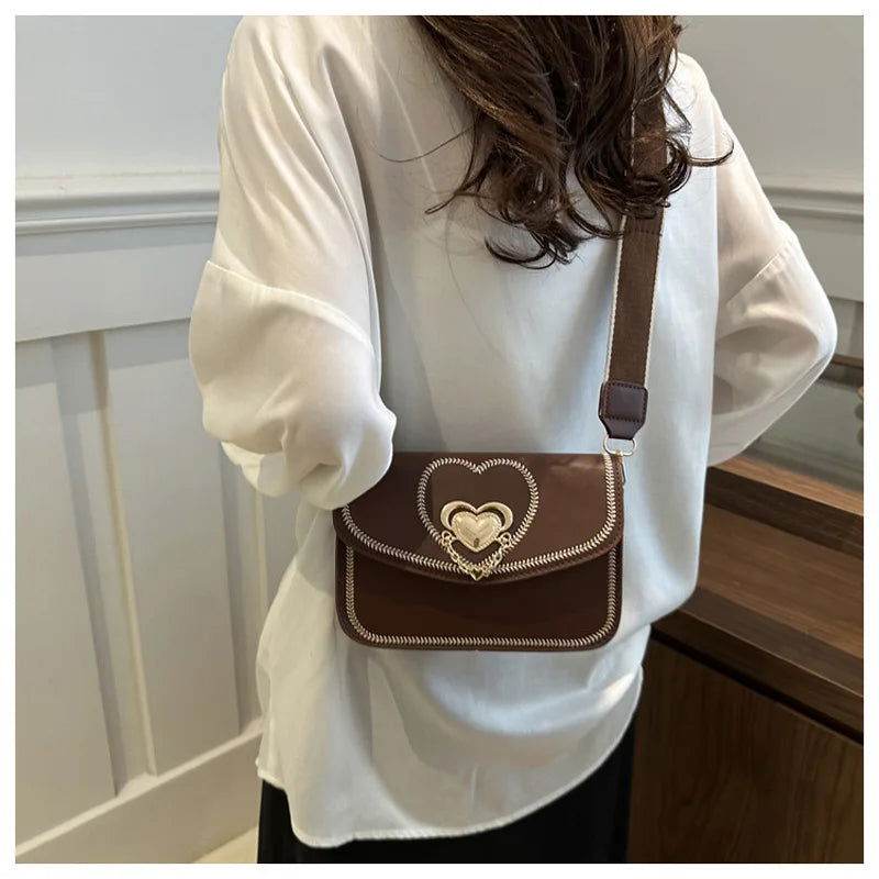 Bolso con solapa de corazón - Kamivashop