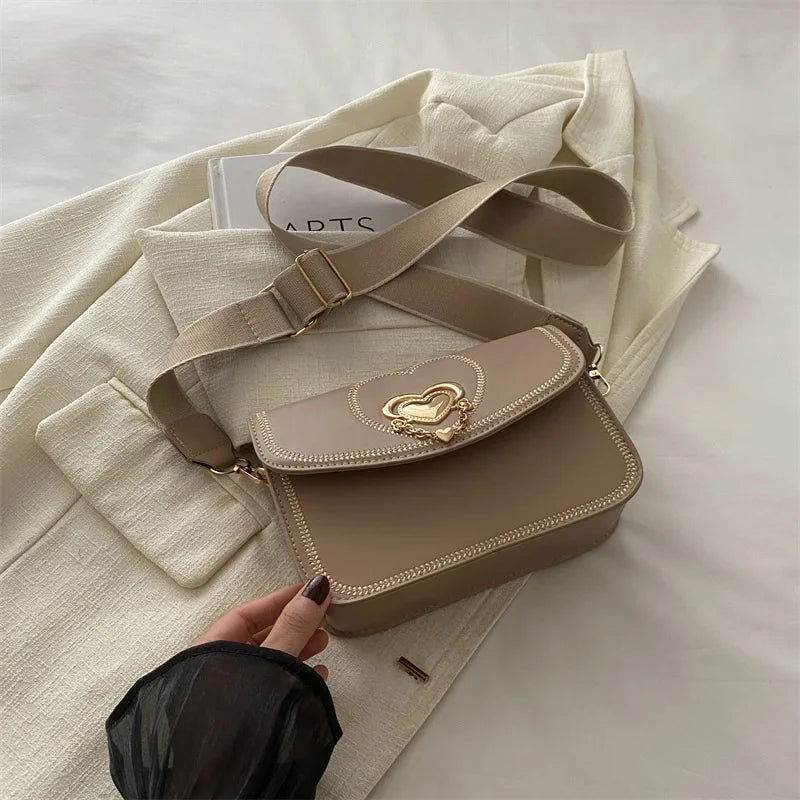 Bolso con solapa de corazón - Kamivashop