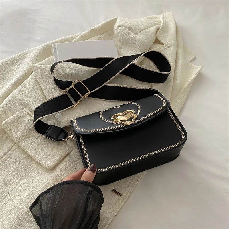 Bolso con solapa de corazón - Kamivashop