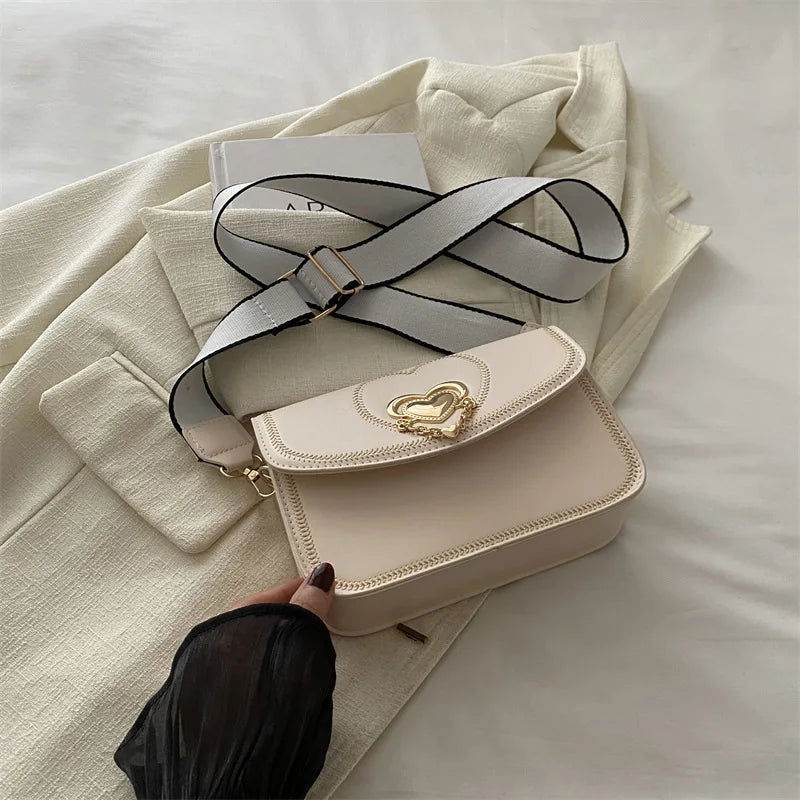 Bolso con solapa de corazón - Kamivashop