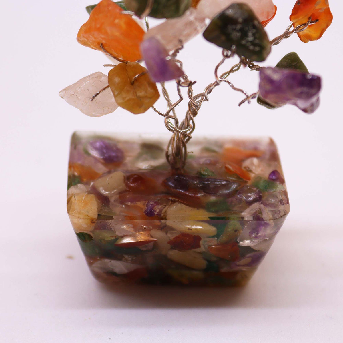 Mini árbol de piedras preciosas sobre base de orgonita - Piedras múltiples (15 piedras)